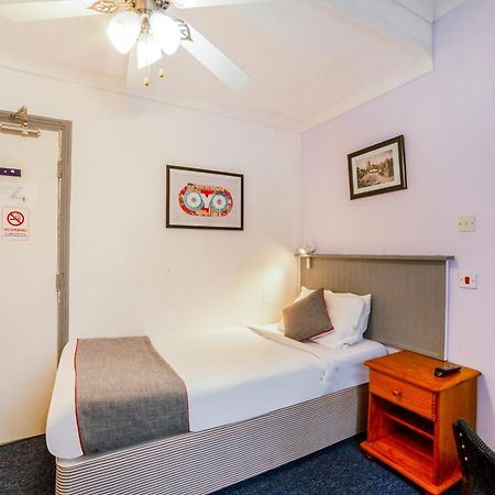 Marina Hotel Сандаун Екстериор снимка
