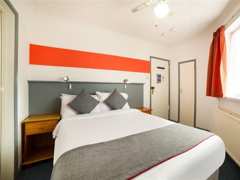 Marina Hotel Сандаун Екстериор снимка