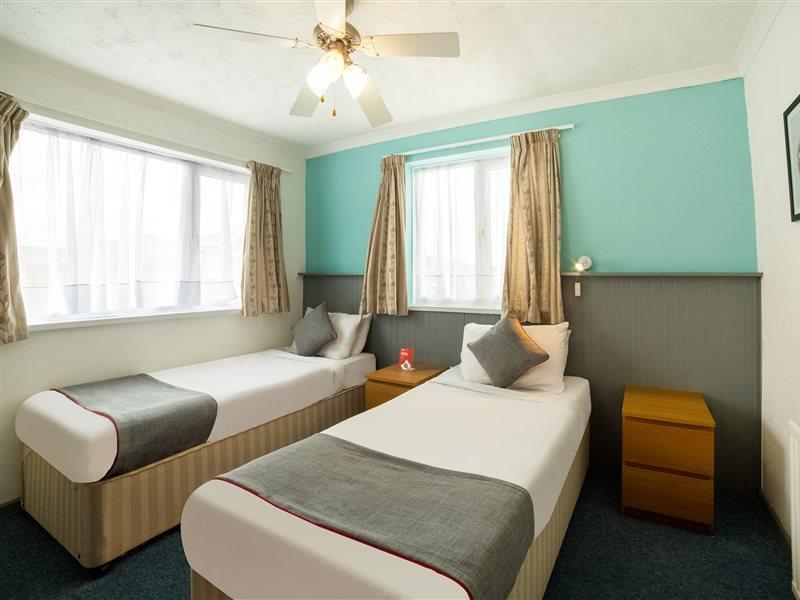Marina Hotel Сандаун Екстериор снимка