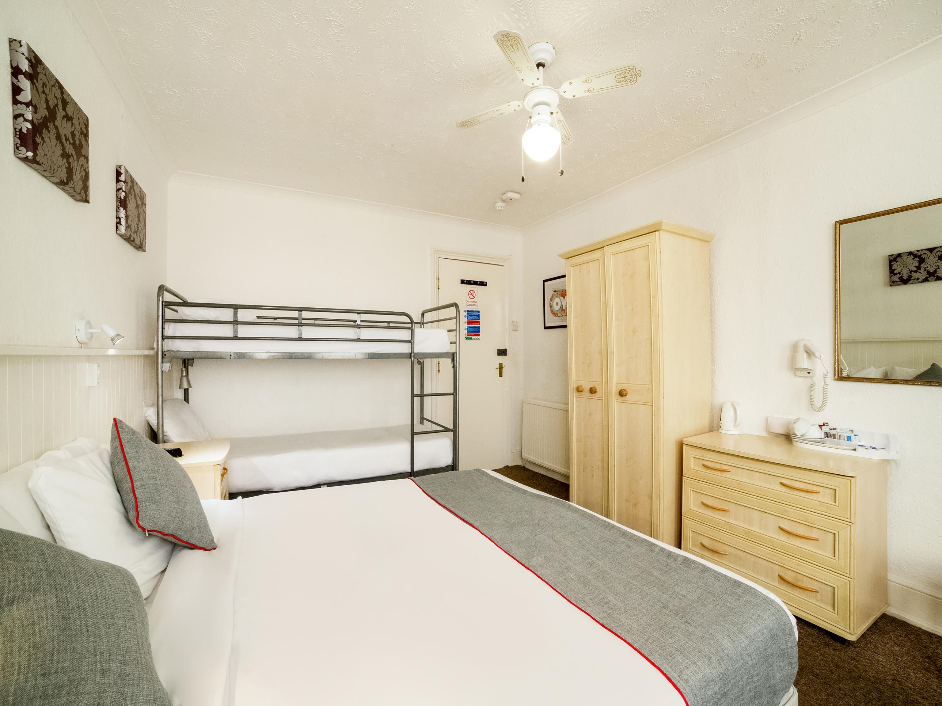 Marina Hotel Сандаун Екстериор снимка