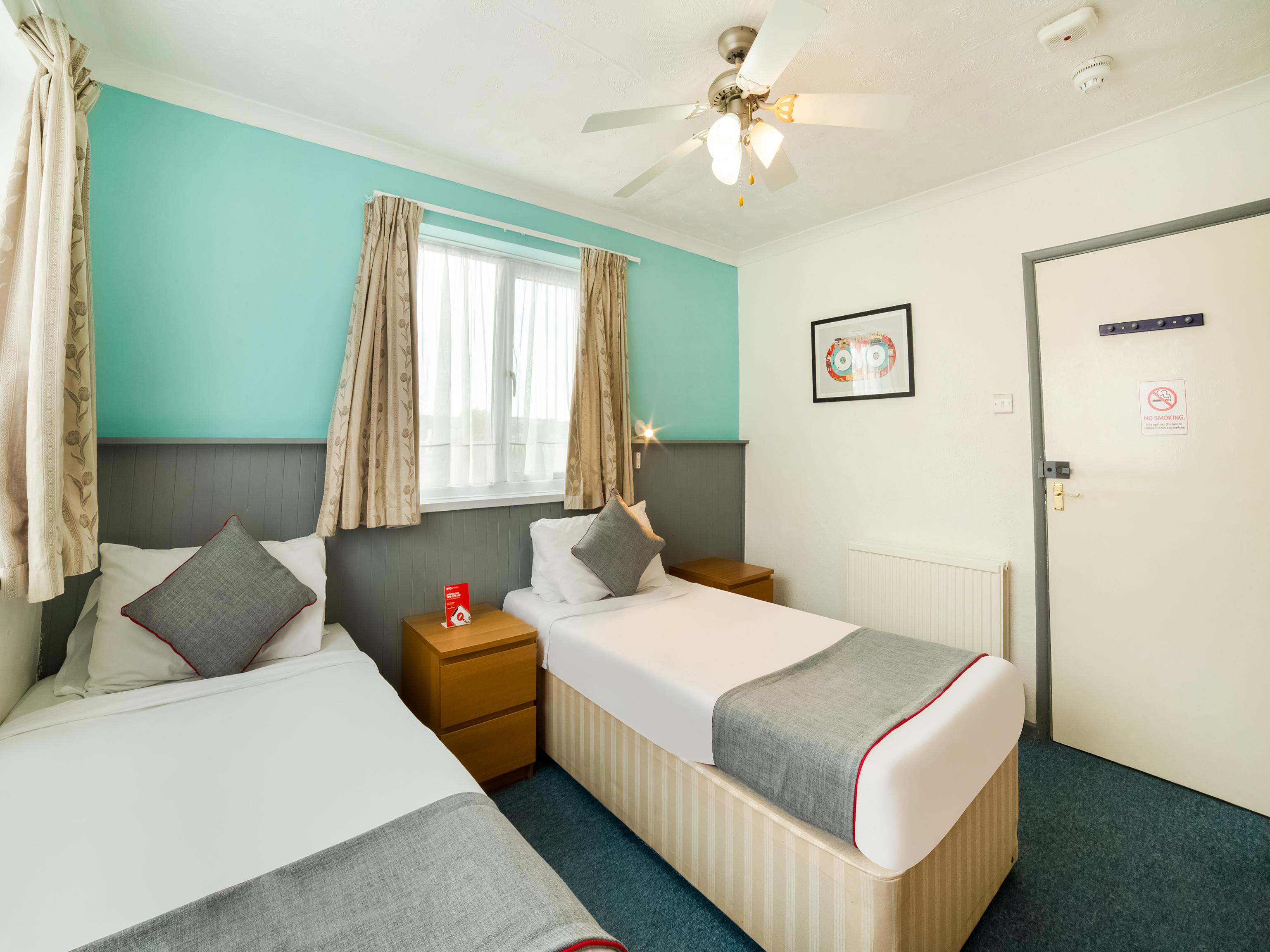 Marina Hotel Сандаун Екстериор снимка