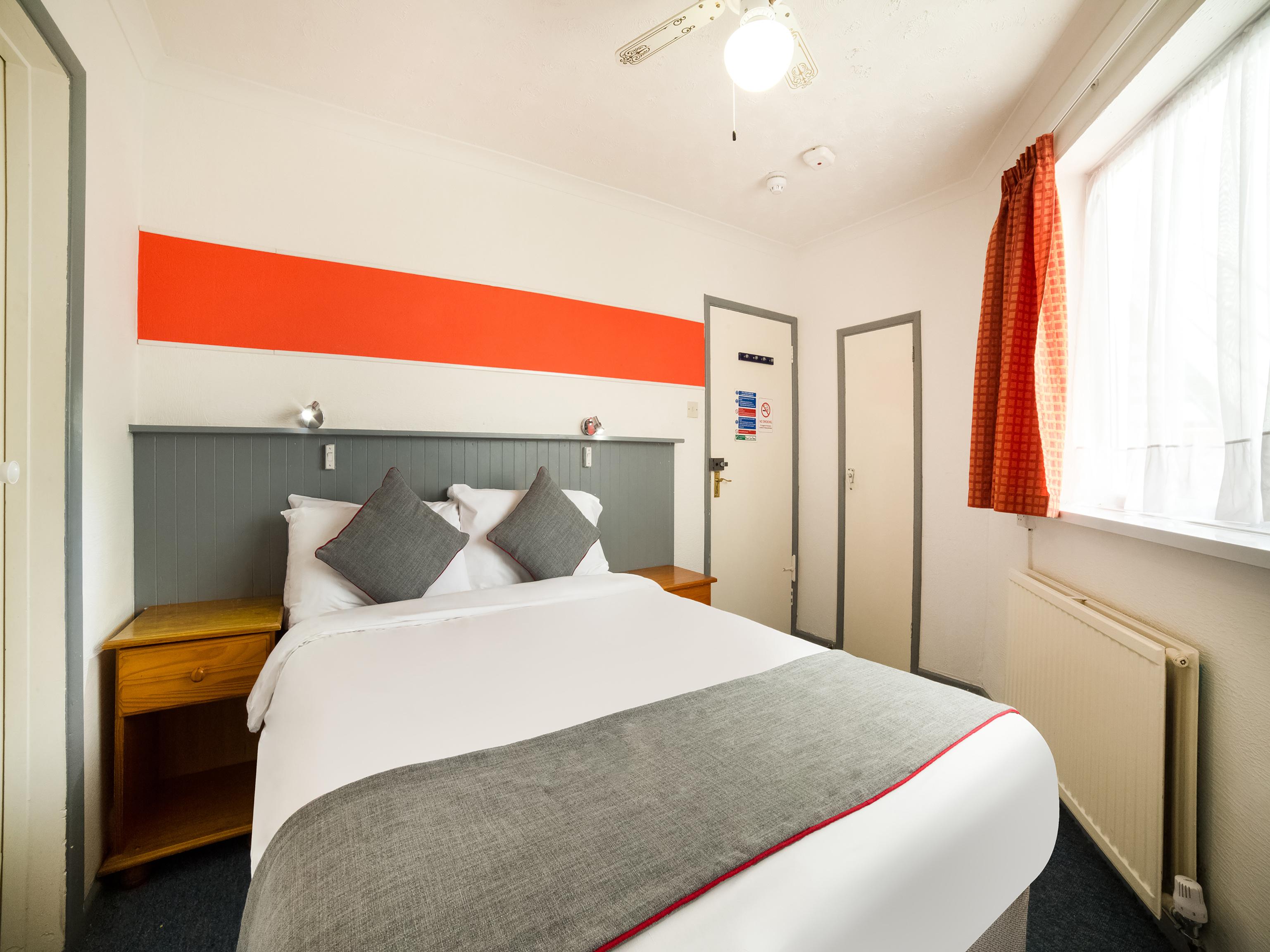 Marina Hotel Сандаун Екстериор снимка