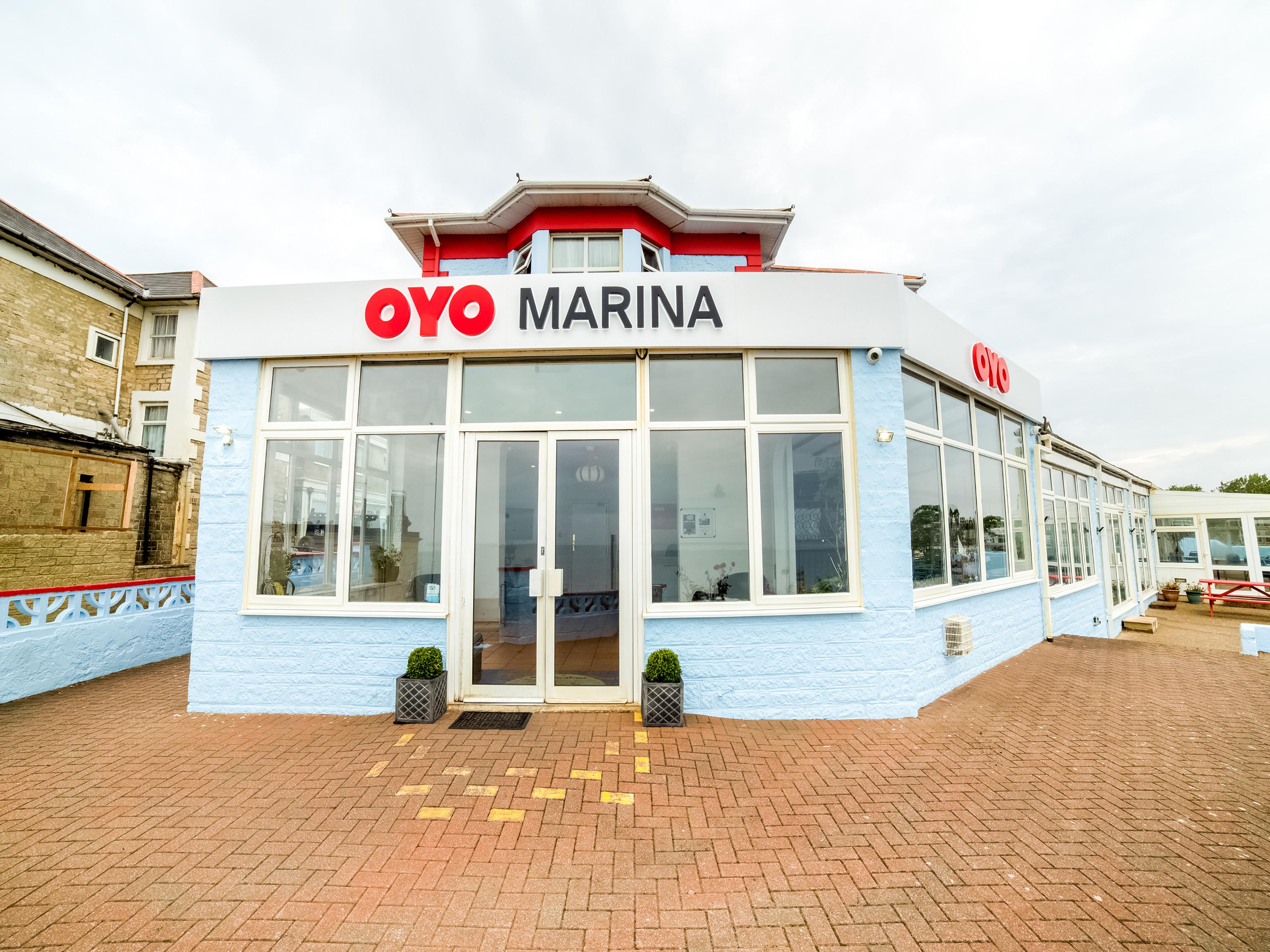 Marina Hotel Сандаун Екстериор снимка
