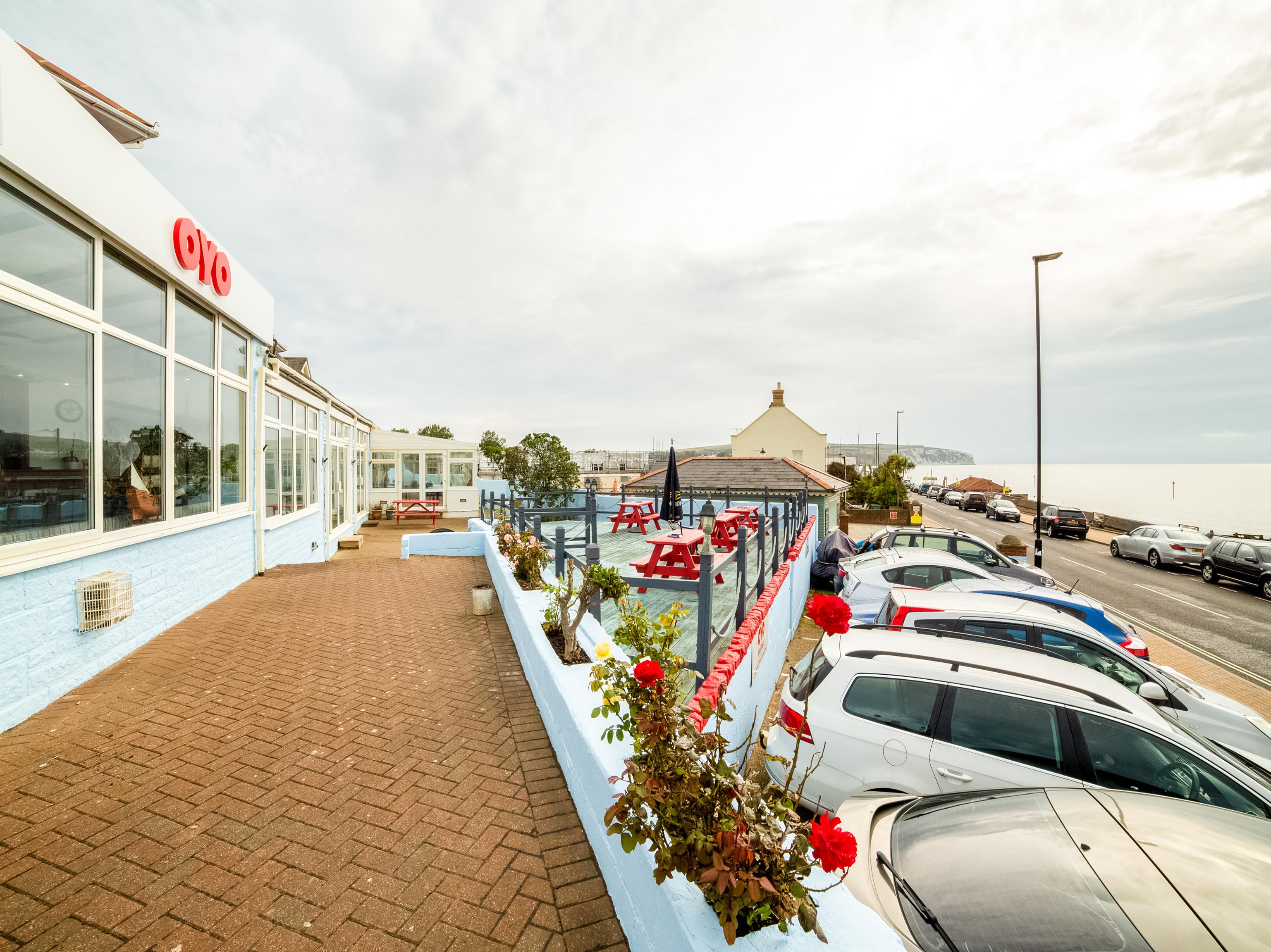 Marina Hotel Сандаун Екстериор снимка