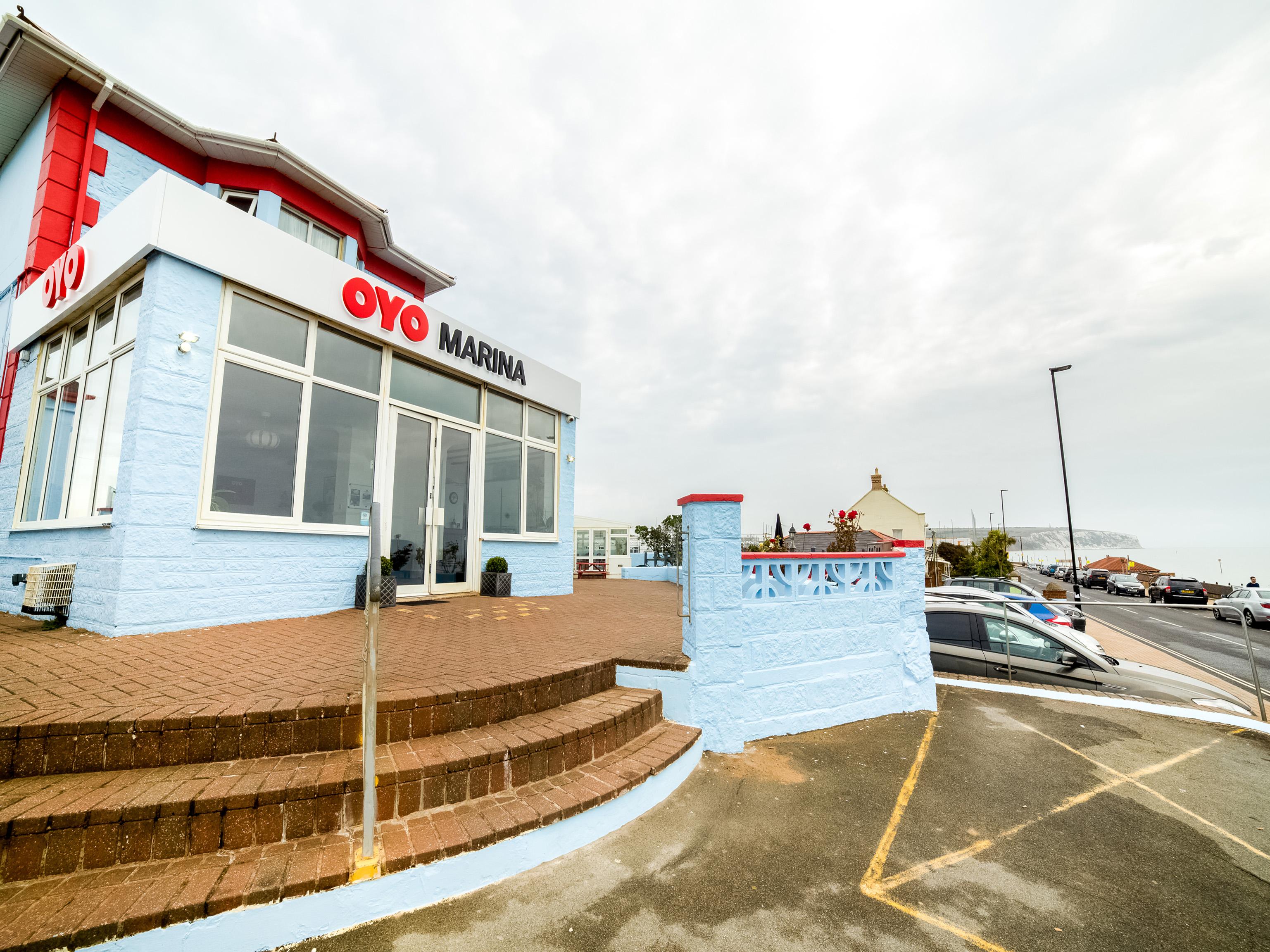 Marina Hotel Сандаун Екстериор снимка