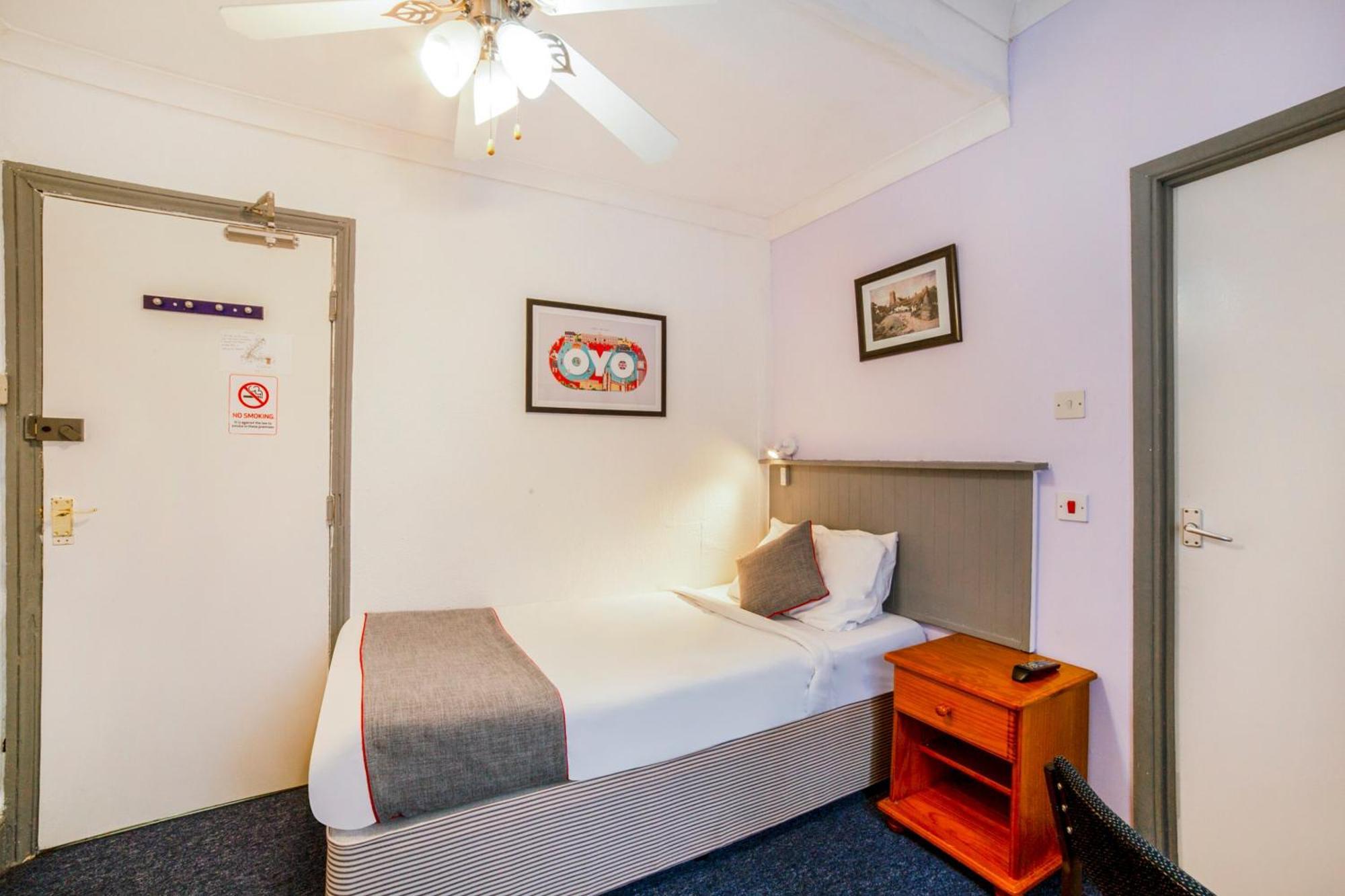 Marina Hotel Сандаун Екстериор снимка