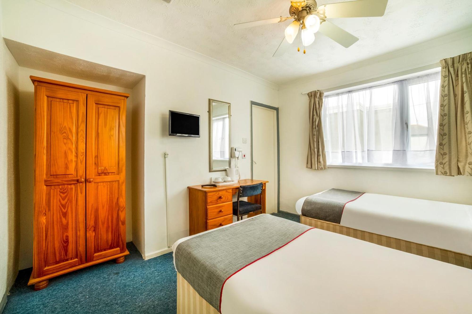Marina Hotel Сандаун Екстериор снимка