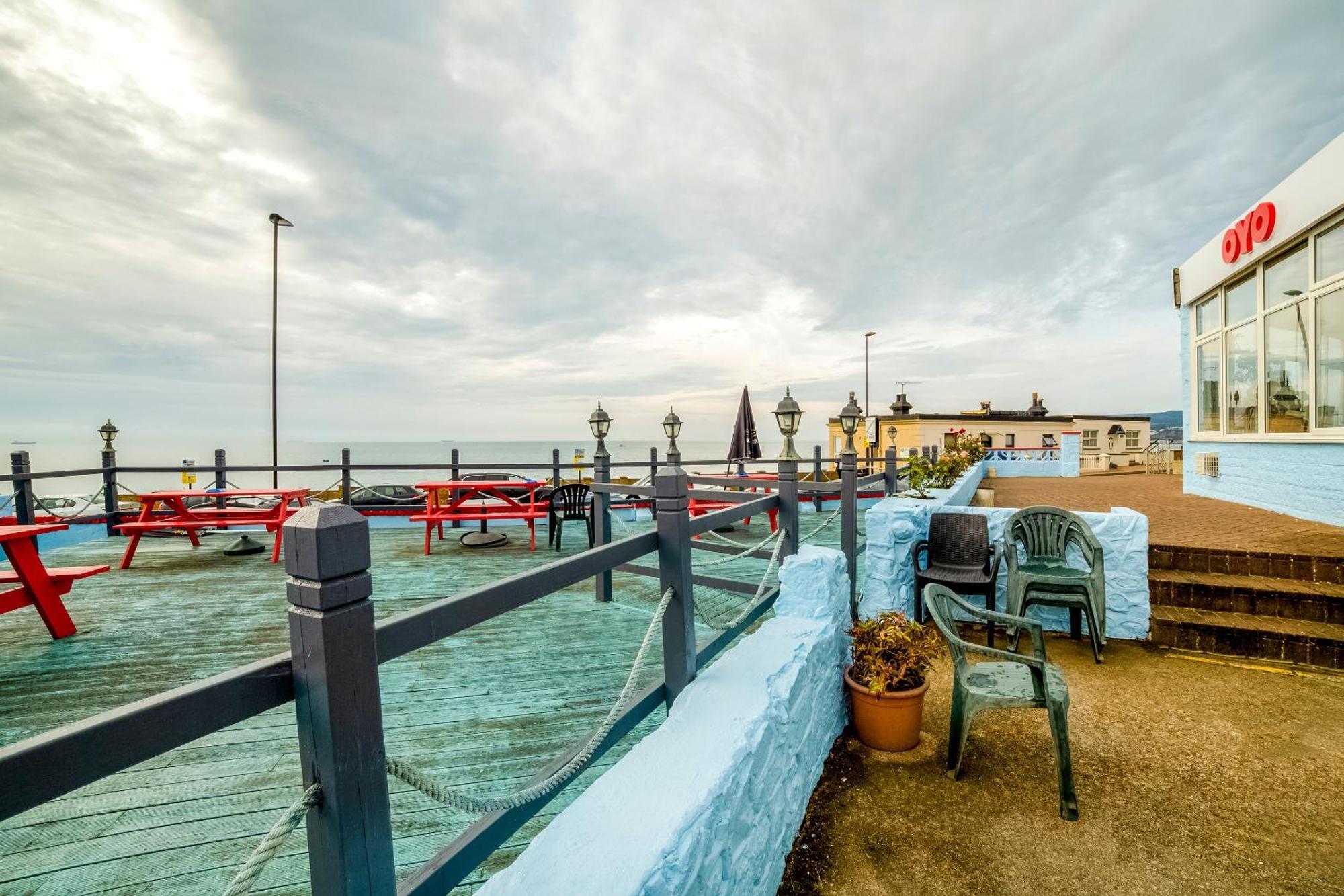 Marina Hotel Сандаун Екстериор снимка