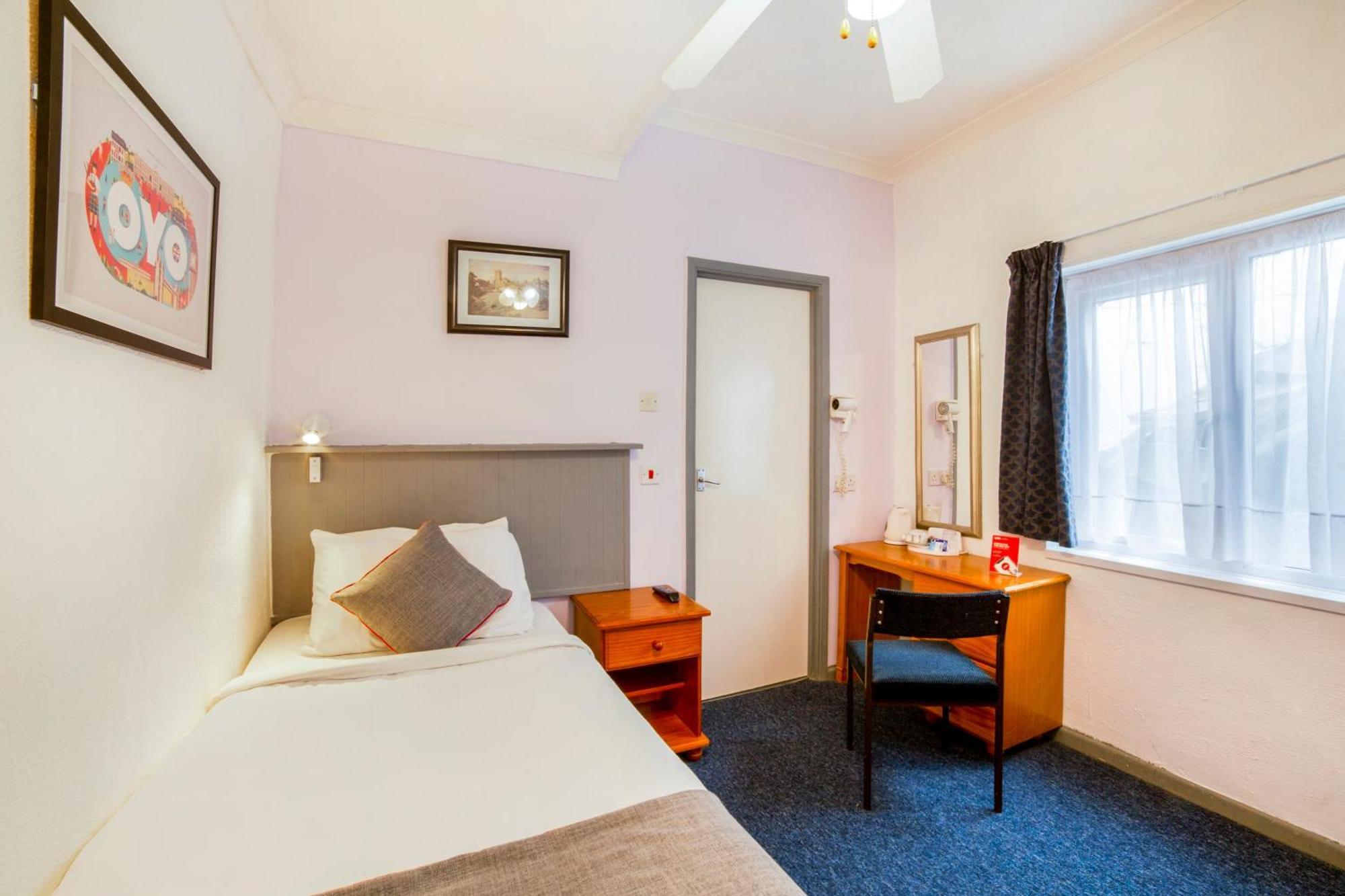Marina Hotel Сандаун Екстериор снимка