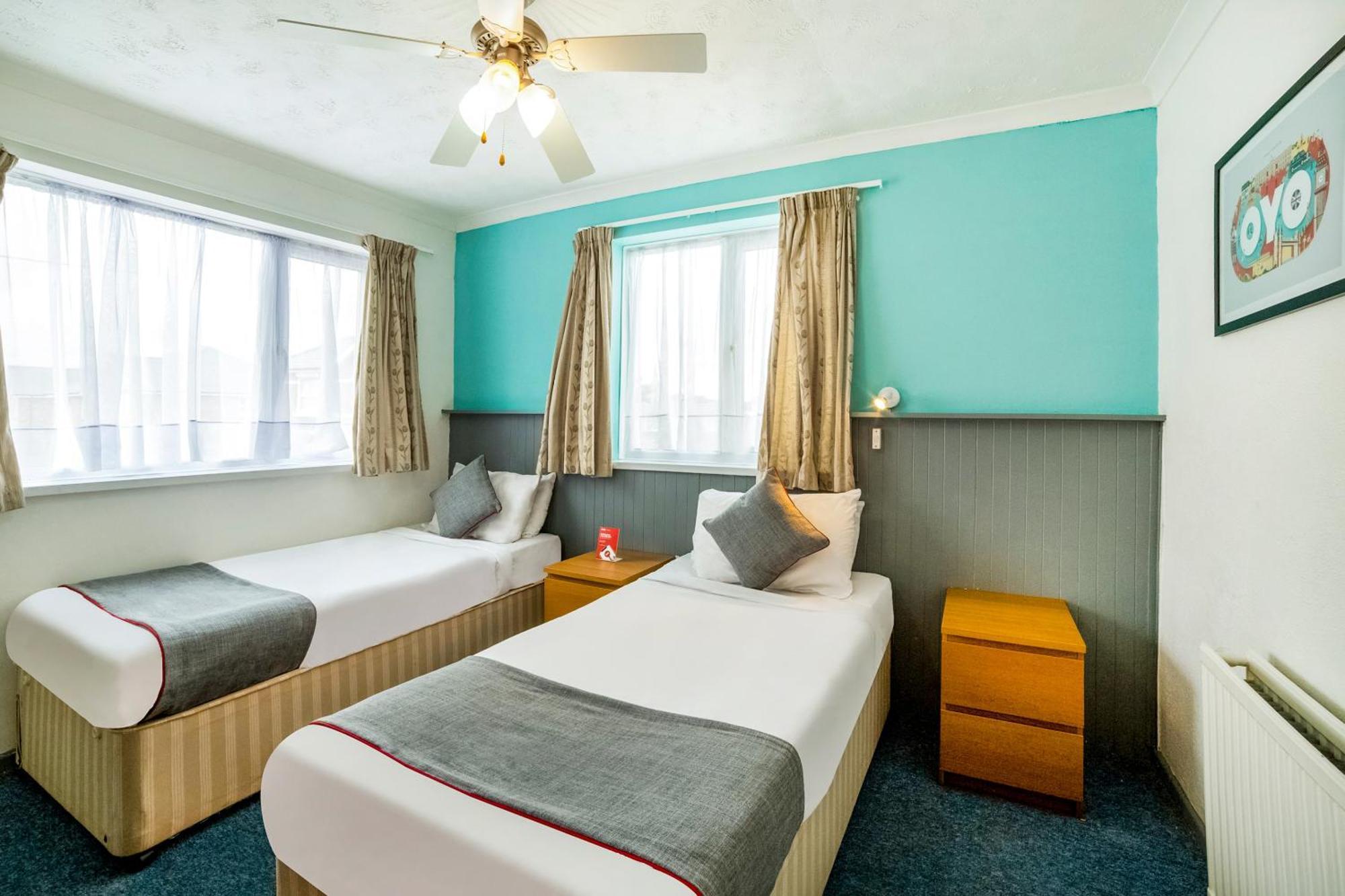 Marina Hotel Сандаун Екстериор снимка
