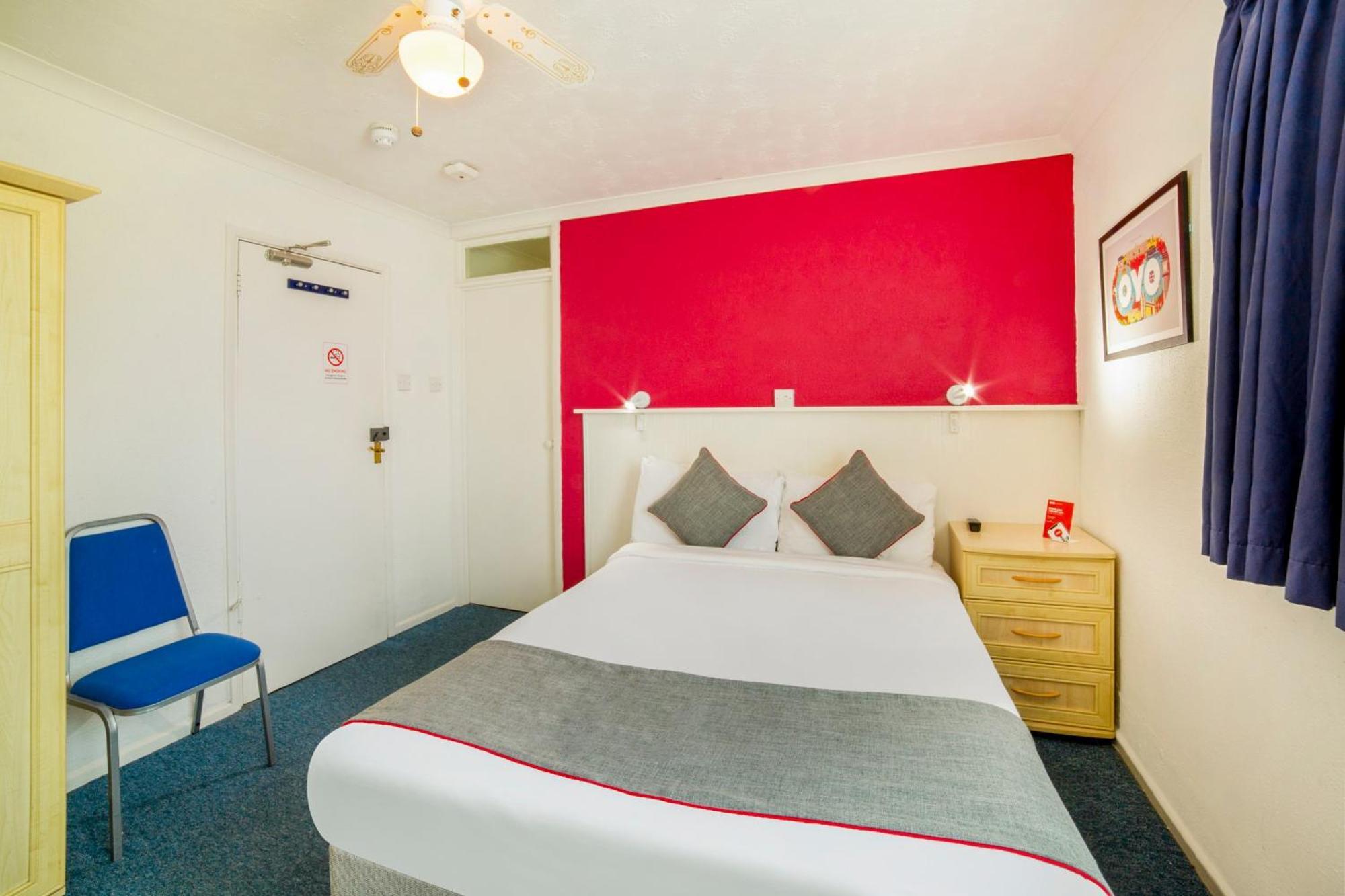 Marina Hotel Сандаун Екстериор снимка