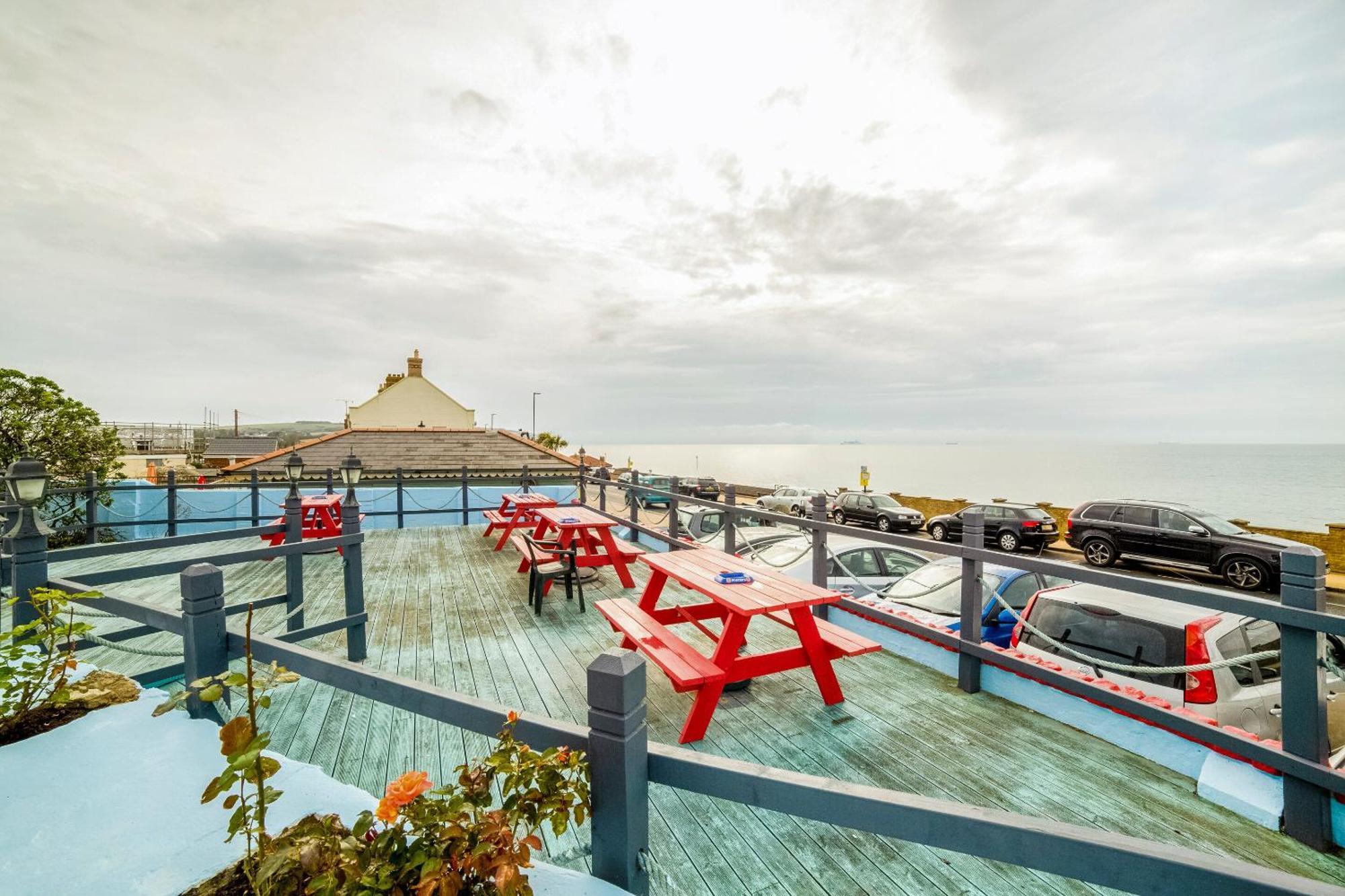 Marina Hotel Сандаун Екстериор снимка