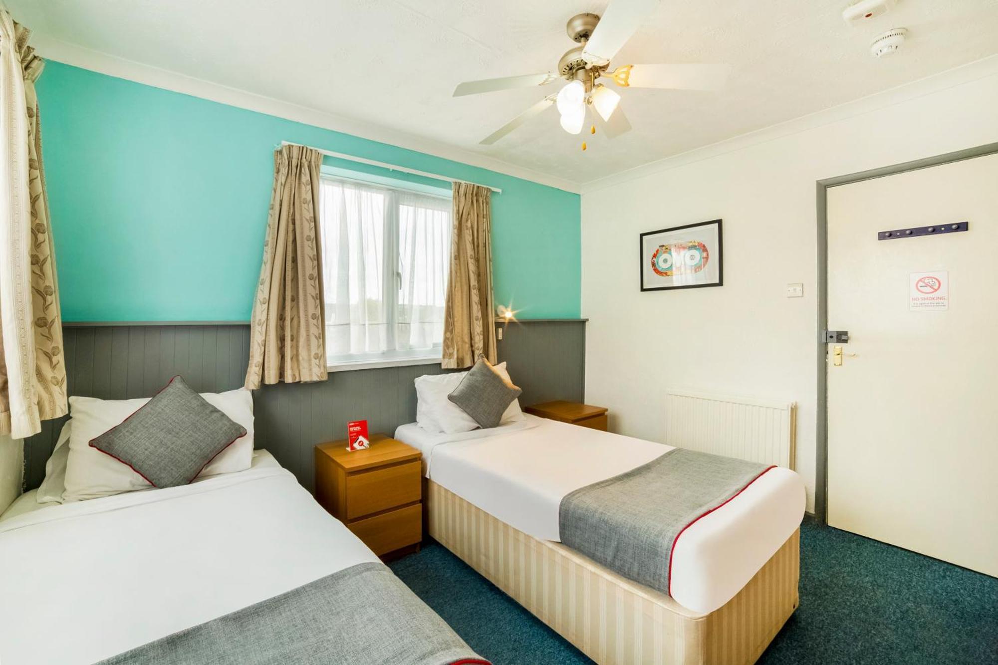 Marina Hotel Сандаун Екстериор снимка