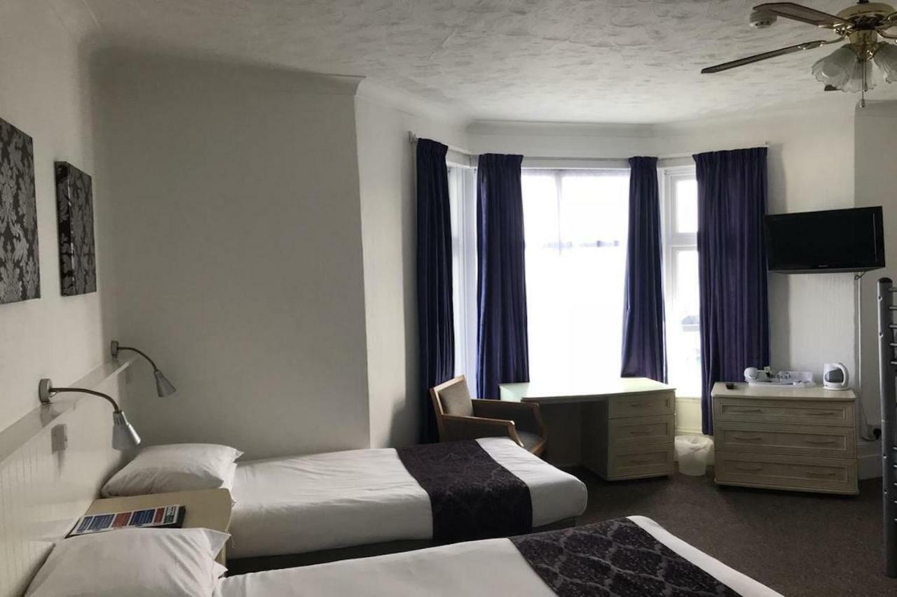 Marina Hotel Сандаун Екстериор снимка